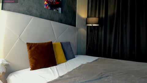 Snapshot of shei1a_shy chatting on 12.15.25 Amely online show from 12.15.25