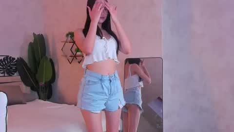 Snapshot of shei1a_shy chatting on 03.25.26 Amely online show from 03.25.26