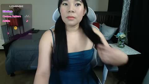 Snapshot of sheilyn_smith chatting on 02.19.26 sheilyn_smith online show from 02.19.26