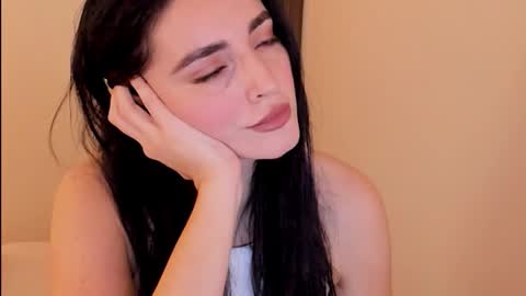 Snapshot of sheisallthat chatting on 11.26.25 sheisallthat online show from 11.26.25