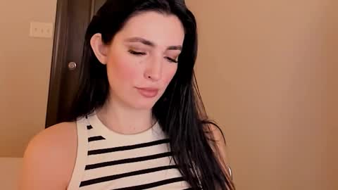 Snapshot of sheisallthat chatting on 12.05.25 sheisallthat online show from 12.05.25