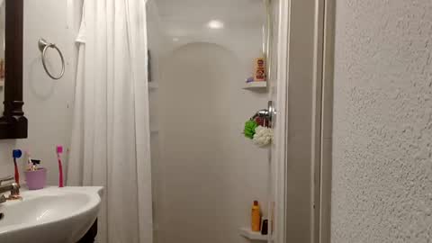 Snapshot of shelbycrazy chatting on 01.10.25 King-shelb online show from 01.10.25