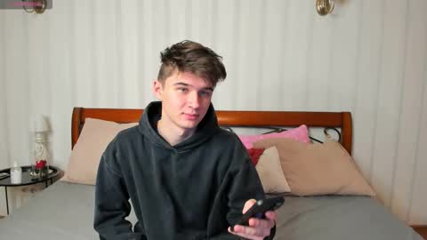 Snapshot of sherlockmax chatting on 09.27.25 Max online show from 09.27.25