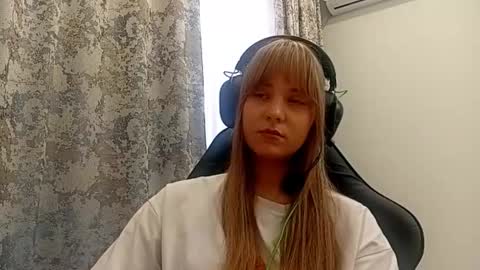 Snapshot of sherrylkeep chatting on 11.24.25 Lisa online show from 11.24.25