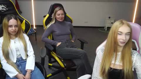 Snapshot of sheryl_elegance chatting on 09.29.25 Sheryl online show from 09.29.25