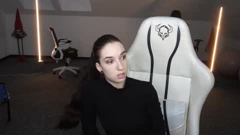 Snapshot of sheryl_elegance chatting on 10.05.25 Sheryl online show from 10.05.25