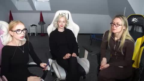 Snapshot of sheryl_elegance chatting on 10.16.25 Sheryl online show from 10.16.25