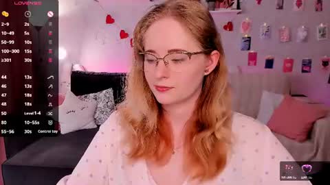 Snapshot of sheslinki chatting on 07.30.26 Hello guys my name is Aemilia online show from 07.30.26