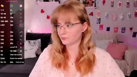 Snapshot of sheslinki chatting on 08.03.26 Hello guys my name is Aemilia online show from 08.03.26