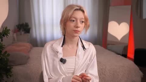 Snapshot of shielahailstone chatting on 03.24.26 Alice online show from 03.24.26