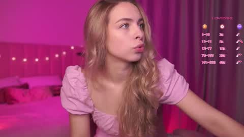 Snapshot of shinybarbie chatting on 10.07.25 Julia online show from 10.07.25