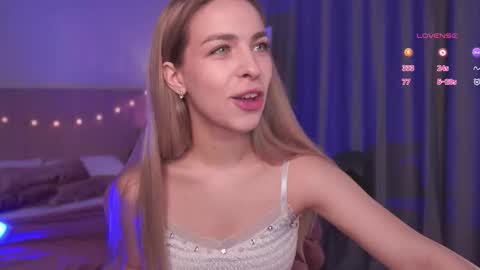 Snapshot of shinybarbie chatting on 10.16.25 Julia online show from 10.16.25