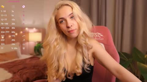 Snapshot of shinybarbie chatting on 11.20.25 Julia online show from 11.20.25