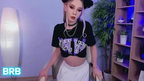 Jennifer  Streaming time online show from 02.23.25