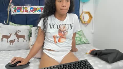 Snapshot of shira_sexylove chatting on 01.27.25 shira_sexylove online show from 01.27.25
