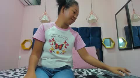 Snapshot of shira_sexylove chatting on 11.30.25 shira_sexylove online show from 11.30.25