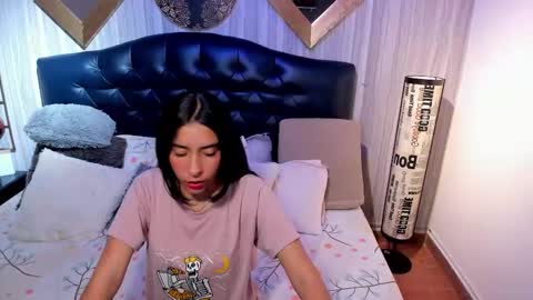 Snapshot of shirley_sweett chatting on 10.30.25 Shirley online show from 10.30.25