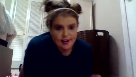 Snapshot of shmuberryfarms chatting on 12.24.24 shmooinaround online show from 12.24.24