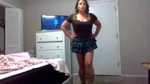 Snapshot of shmuberryfarms chatting on 09.26.25 shmooinaround online show from 09.26.25