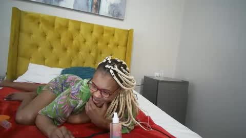 Snapshot of shotofmocha chatting on 09.14.25 shotofmocha online show from 09.14.25