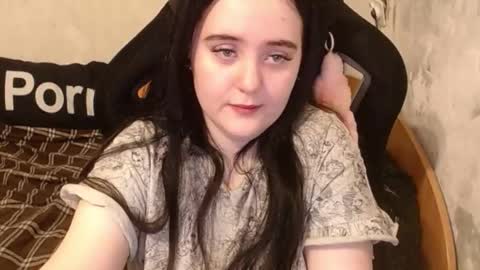 Snapshot of show_for_you chatting on 10.22.25 show_for_you online show from 10.22.25