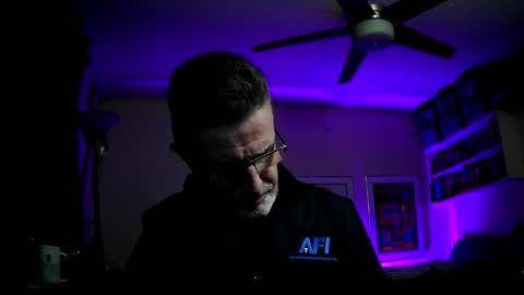 Snapshot of shrewtamer chatting on 12.24.24 shrewtamer online show from 12.24.24