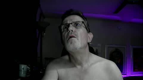 Snapshot of shrewtamer chatting on 01.25.25 shrewtamer online show from 01.25.25