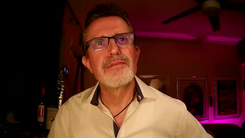 Snapshot of shrewtamer chatting on 09.10.25 shrewtamer online show from 09.10.25