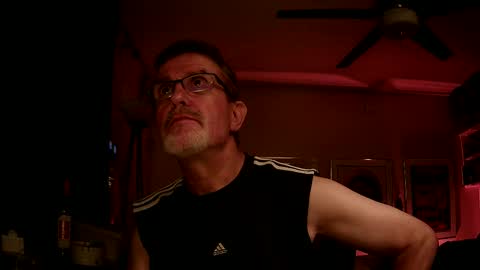 Snapshot of shrewtamer chatting on 09.22.25 shrewtamer online show from 09.22.25