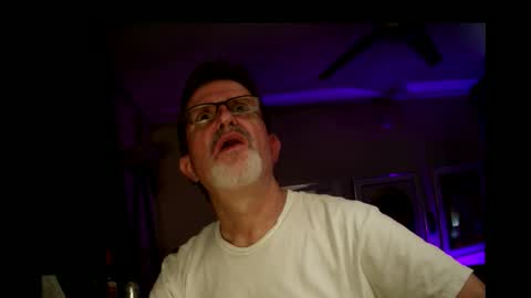 Snapshot of shrewtamer chatting on 10.22.25 shrewtamer online show from 10.22.25