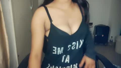 Snapshot of shreya_0 chatting on 10.05.25 shreya_0 online show from 10.05.25