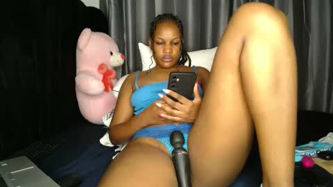 Snapshot of shugacubee chatting on 02.02.25 EVA online show from 02.02.25