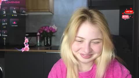 Snapshot of shy_blondiee chatting on 02.18.26 Molly online show from 02.18.26