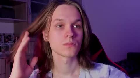 Snapshot of shy_nny chatting on 10.09.25 Mark online show from 10.09.25