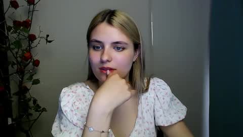 shy_sabrina_ online show from 04.17.26