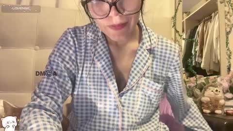 Snapshot of shyangie24 chatting on 09.27.25 Angeline 3 independent come here when am horny... online show from 09.27.25