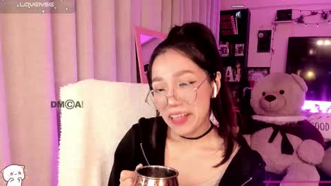 Snapshot of shyangie24 chatting on 11.20.25 Angeline 3 independent come here when am horny... online show from 11.20.25