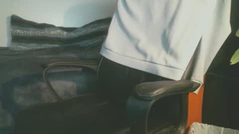 shyboyhugecum2020 online show from 12.22.25