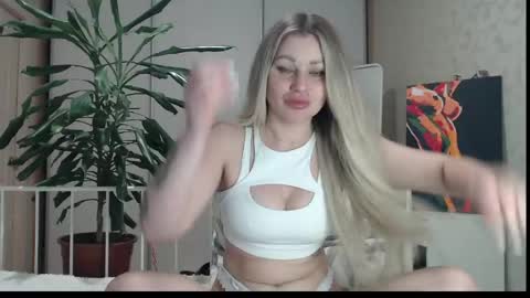 Snapshot of shyevaa chatting on 05.18.26 Eva online show from 05.18.26