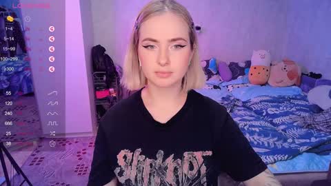 Snapshot of shyfoxxxy chatting on 02.08.25 Effie online show from 02.08.25