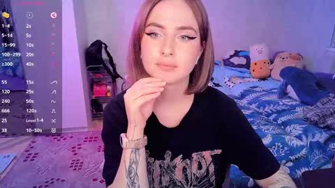 Snapshot of shyfoxxxy chatting on 02.19.25 Effie online show from 02.19.25