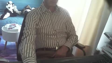 Snapshot of shyfrenchcock chatting on 10.28.25 shyfrenchcock online show from 10.28.25