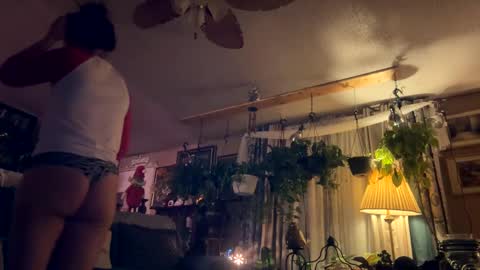 Snapshot of shyg1r1 chatting on 12.19.24 Sasha online show from 12.19.24