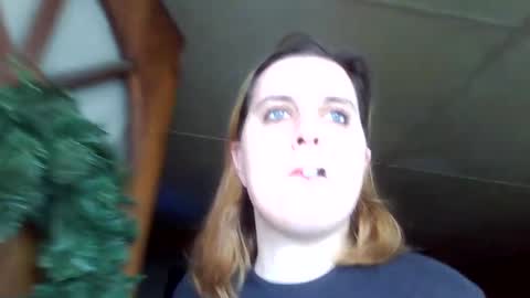 Snapshot of shylee538825 chatting on 11.19.25 shylee538825 online show from 11.19.25