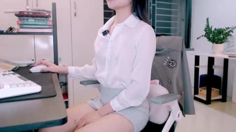 shyn_22 online show from 10.15.25