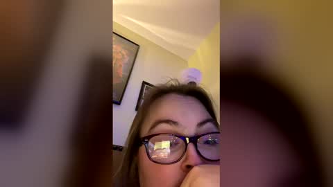 shyone2011 online show from 12.22.25