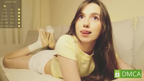 Snapshot of shypeachmaru chatting on 03.10.26 Mary online show from 03.10.26