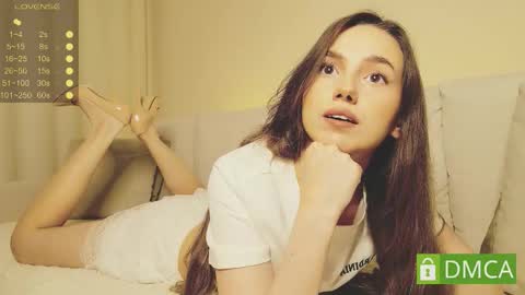 Snapshot of shypeachmaru chatting on 03.12.26 Mary online show from 03.12.26