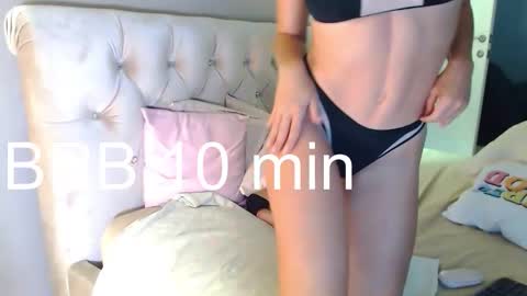 Snapshot of sialone chatting on 12.16.25 sialone online show from 12.16.25