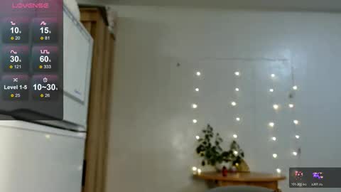 Snapshot of siberian_girl_ chatting on 11.23.25 Eva online show from 11.23.25